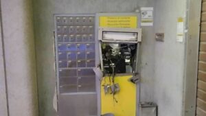 Rapina alle Poste di Montecorvino: banditi fanno esplodere e portano via l’ATM