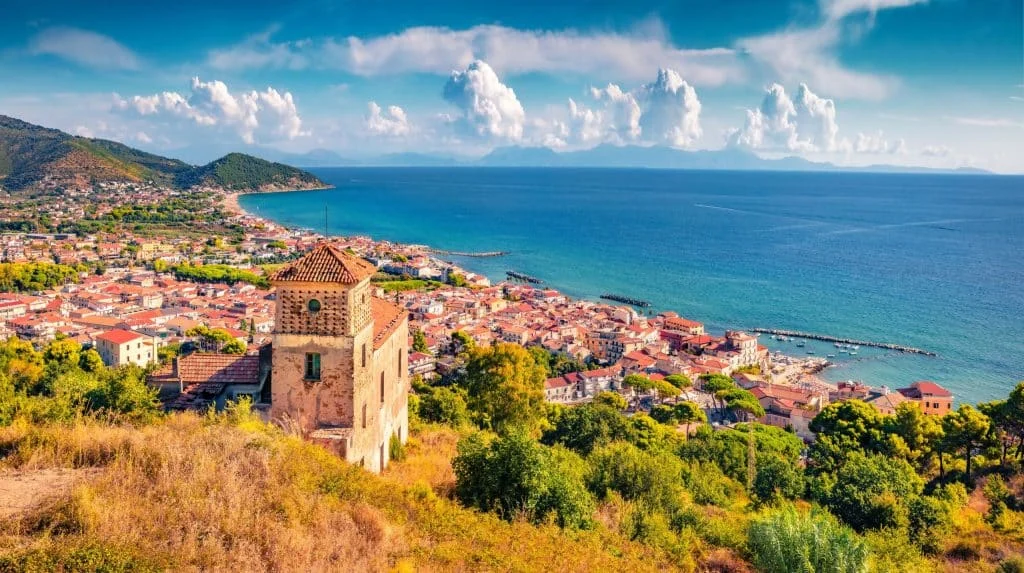 Paesaggi del Cilento, leggende e luoghi misteriosi da esplorare nel 2025.