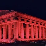 Tempio di Nettuno illuminato al tramonto