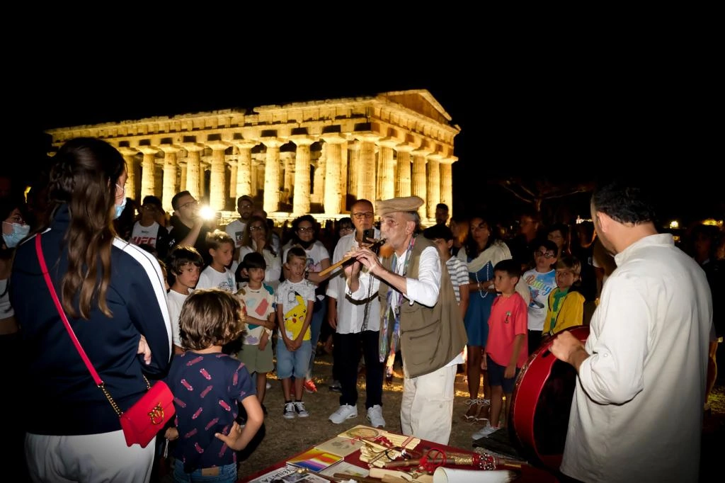 Visita guidata notturna tra le colonne doriche